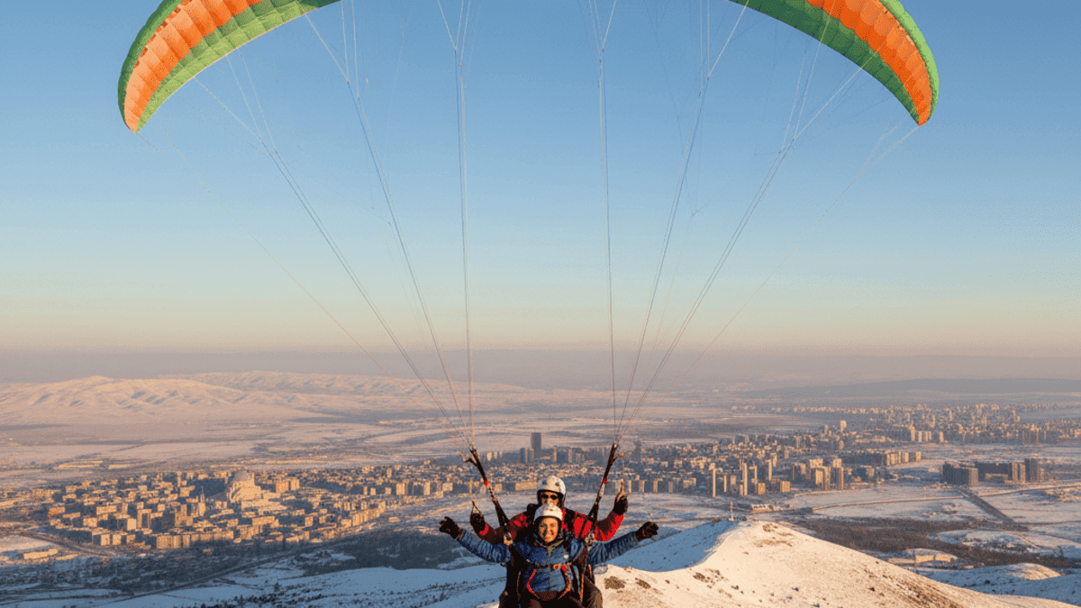 Kayseri Ali Dağ Yamaç Paraşütü Tandem Uçuşu: Gökyüzünde Unutulmaz Bir Macera!